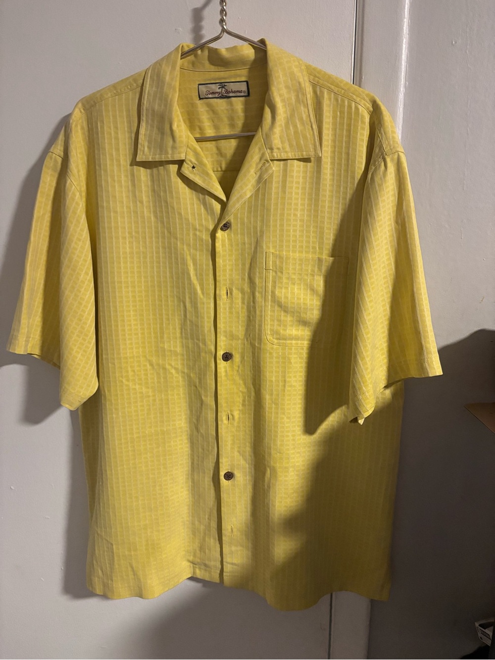 Tommy Bahama Yellow Textured Camp Shirt Button Front Men’s Short Sleeve
(1044)